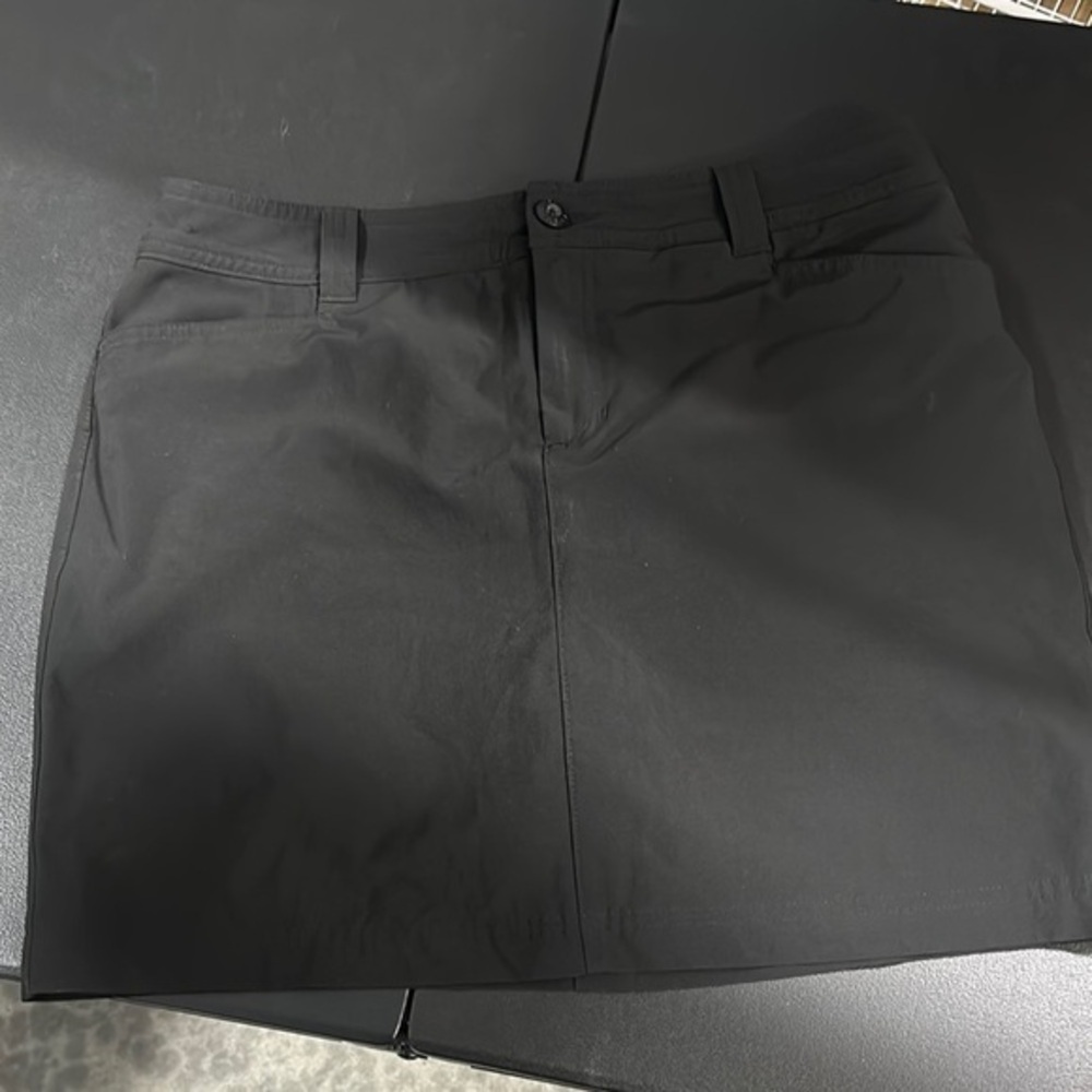 Eddie Bauer active skirt in black size 8